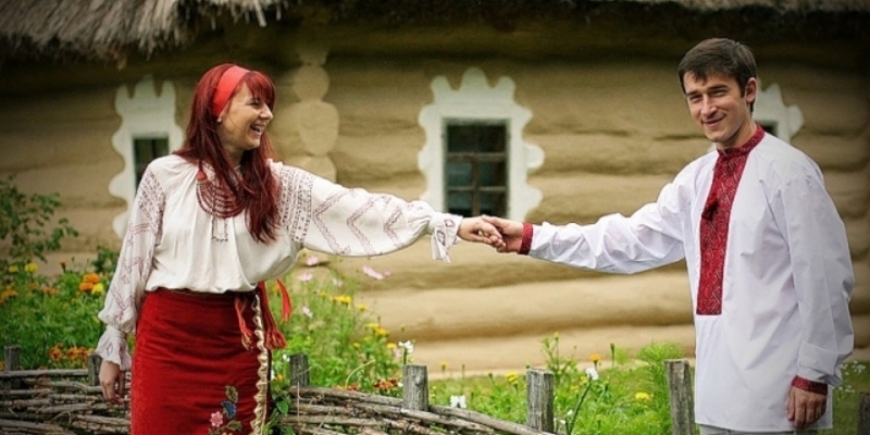 Можно ли свататься. Украинская свадьба. Гарна дивчина и хлопец. Сватовство фото. Парубок.