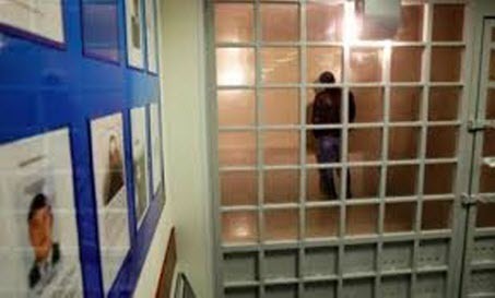 В отделении полиции в Петербурге нашли повешенным безрукого инвалида