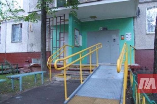 В Полтаве инвалида оштрафовали за то, что сама сделала пандус в квартиру