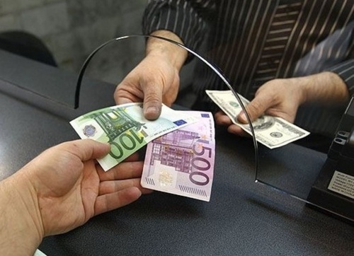 Украинцам увеличили максимальную сумму покупки валюты без паспорта