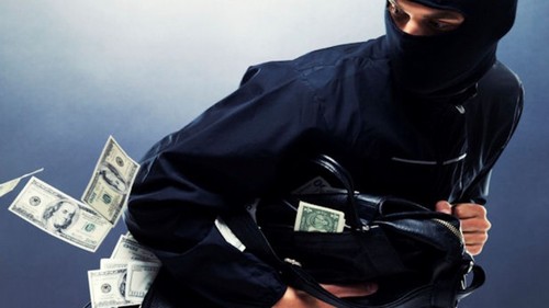 В Москве мужчина ограбил банк на 21 млн и скрылся