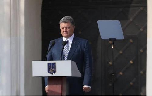 Каждый украинец должен видеть технику и оружие, на которые идут его налоги, - Порошенко