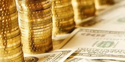 Эксперты советуют украинцам покупать золото и валюту