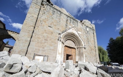 Число жертв землетрясения в Италии увеличилось