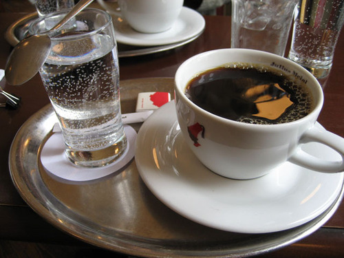 Почему кофе лучше запивать водой