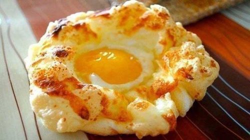 Легкий завтрак «Яичные гнезда»