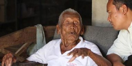 В Индонезии нашли живого 145-летнего мужчину