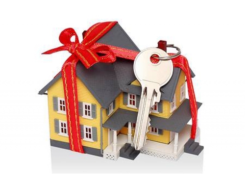 Как правильно подарить дом: особенности договора дарения недвижимости