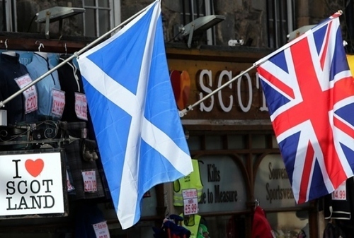 Шотландия требует срочных переговоров с Великобританией