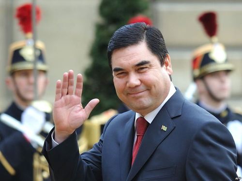 Президент Туркменистана обеспечил себе пожизненную власть