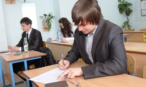 В украинских школах отменяют выпускные экзамены