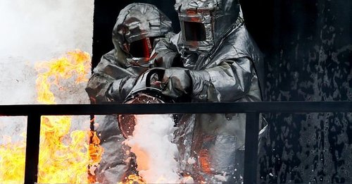 Восемь спасателей погибли при пожаре на складе в Москве