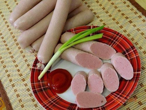 Как не есть вредную колбасу и не убирать её из рациона: Сардельки молочные детские