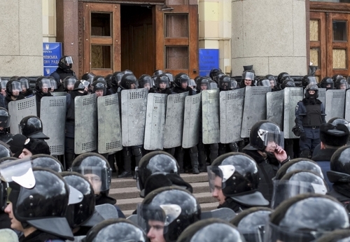 Порошенко в Харькове откроет мемориальную доску освободителям ХОГА