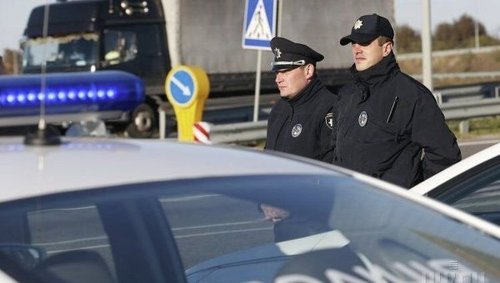 Водителям, которых остановила полиция, запретят покидать машину