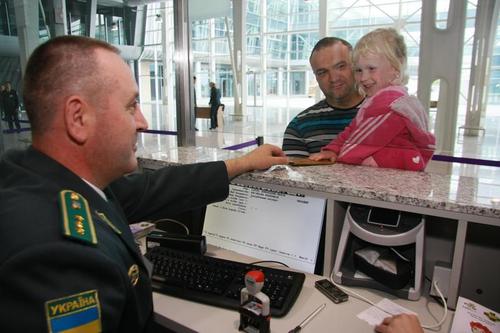 В Украине ужесточили выезд детей за границу