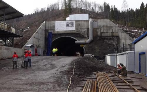"Укрзализныця" проложила в южных Карпатах тоннель в Европу 