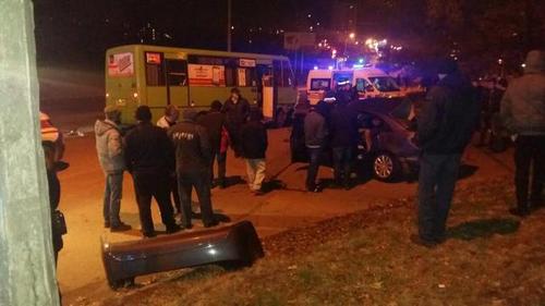 Три человека погибли, 7 пострадали в ДТП с маршруткой в Харькове