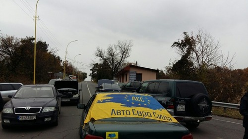 На Закарпатье владельцы авто с иностранной регистрацией снова блокируют дороги