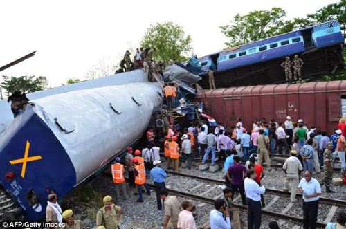 Железнодорожная катастрофа на севере Индии, 91 человек погиб и 150 ранены