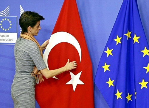 В Европарламенте призвали прекратить переговоры о вступлении Турции в ЕС