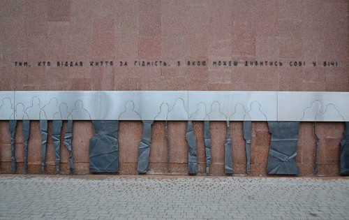 В Івано-Франківську відкрили пам'ятник Небесній Сотні