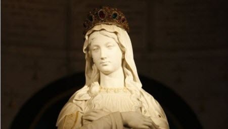 Во Франции запретили статую Девы Марии