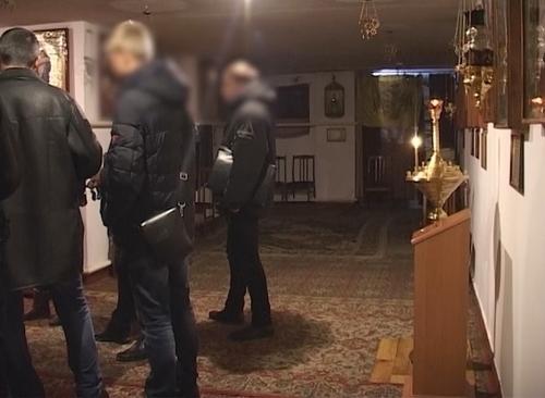 В Киеве 13-летние парни с ножом напали на женщину в храме