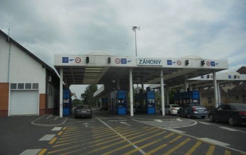 На границе с Венгрией открыт первый совместный контактный пункт "Захонь"