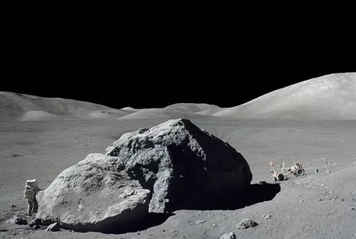 Ученые установили возраст Луны