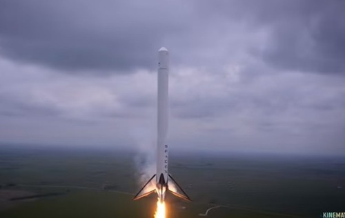 SpaceX впервые после аварии запустила и посадила ракету Falcon 9 (ВИДЕО)