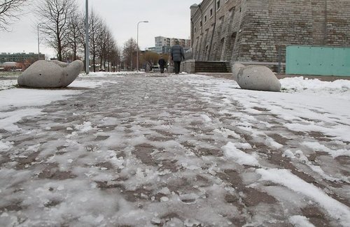 Погода в Украине 16 января: местами снег с дождем
