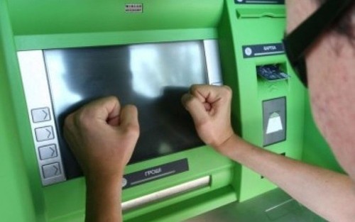 Что делать, если банкомат зажевал деньги? 