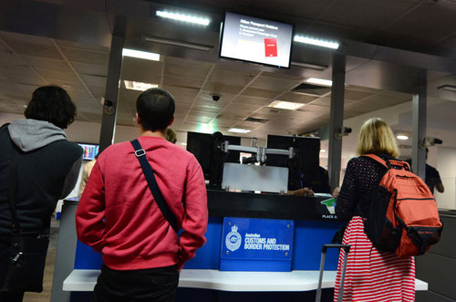 Аэропорты Австралии перестанут проверять паспорта у прибывающих
