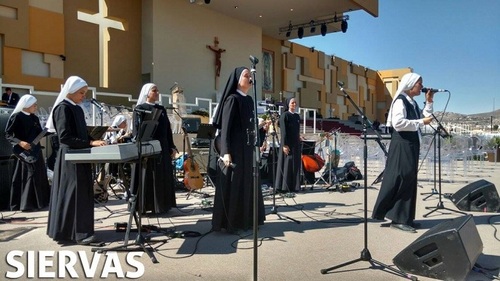 «Siervas» - рок-группа монахинь из Перу
