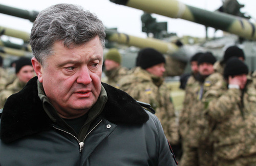 Принято решение об отказе от мобилизации в Украине, - Порошенко