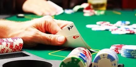В России чиновник проиграл в покер зарплаты всех своих коллег