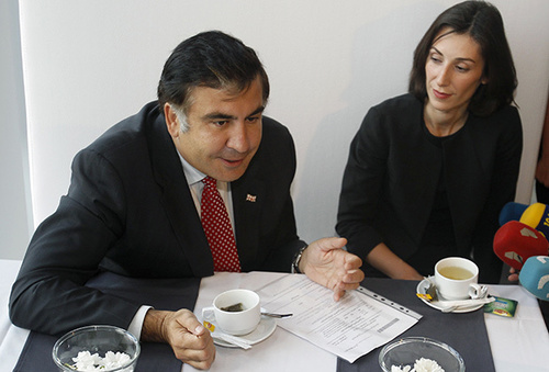 Саакашвили: Деканоидзе в Грузии, Згуладзе во Франции, у меня миссия здесь