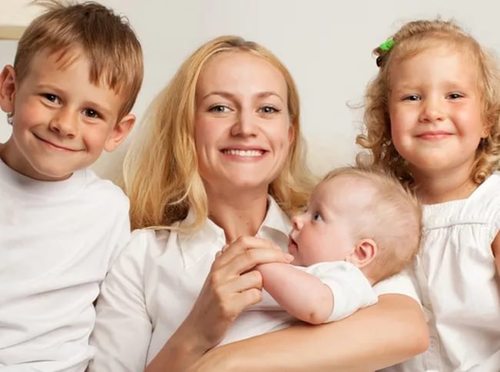 Раде предлагают ввести для матерей как минимум трех детей пенсию с 55 лет