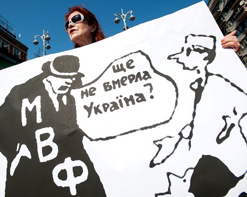 Сколько денег каждый украинец потеряет из-за кредита МВФ