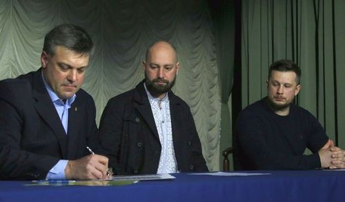 Лидеры националистических партий подписали манифест