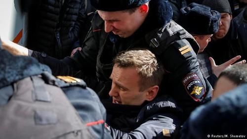 В Москве арестовано более 400 человек, возле “Известий” баррикады
