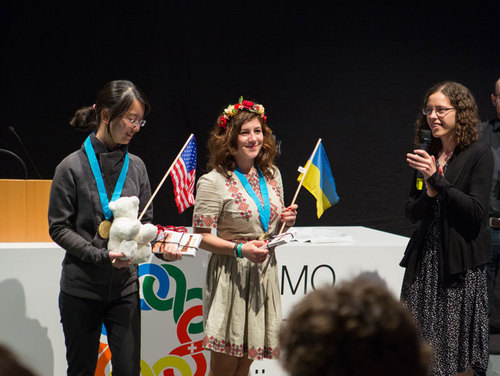 Украинская команда заняла второе место на олимпиаде ЕС по математике, уступив американкам