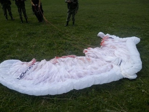 Венгерский парашютист случайно приземлился на территории Украины