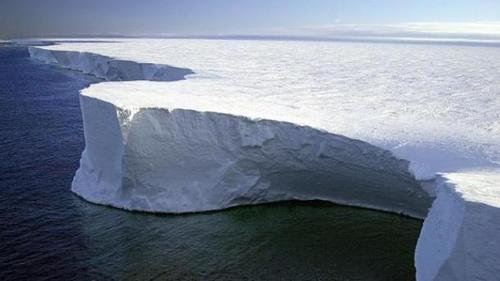 Один из крупнейших ледников в мире дал трещину