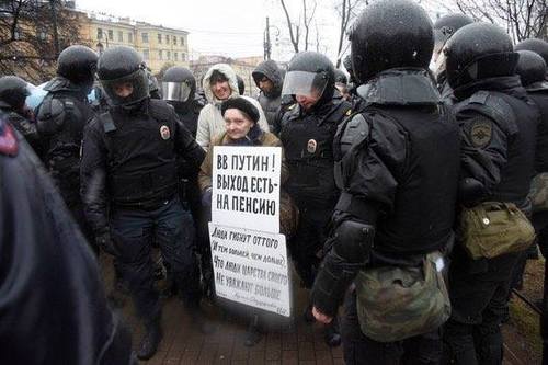 В городах России прошла акция «Надоел»