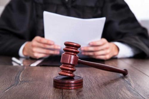 В Германии суд защитил отца-жиголо от алиментов 