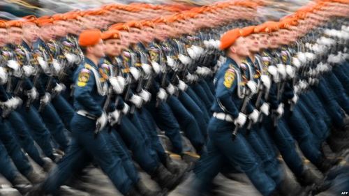 Военный парад Кремля рассмешил экспертов – “все устарело на 20 лет”