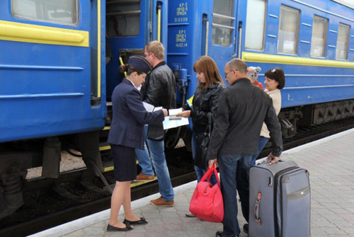 "Укрзалізниця" назначила 4 дополнительных поезда на Троицу