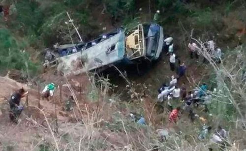 В Мексике в ущелье упал автобус, 16 человек погибли